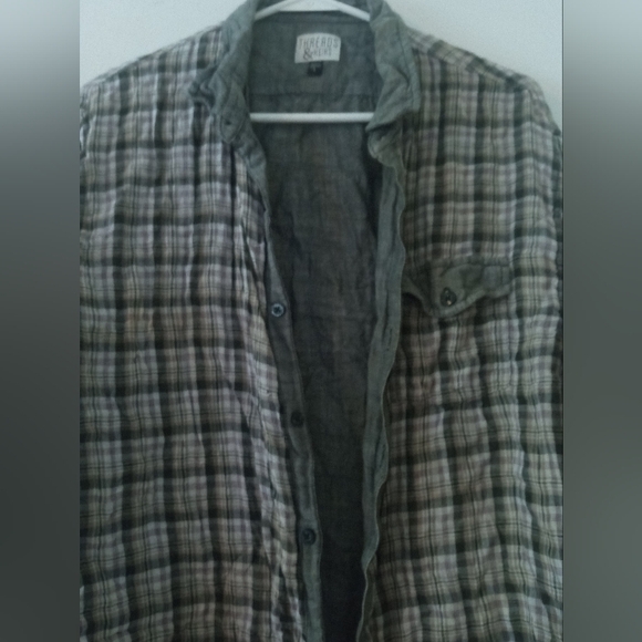 A men's long sleeve shir - Picture 2 of 4